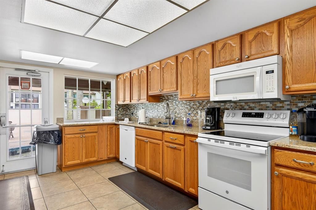 For Sale: $225,000 (2 beds, 2 baths, 1240 Square Feet)