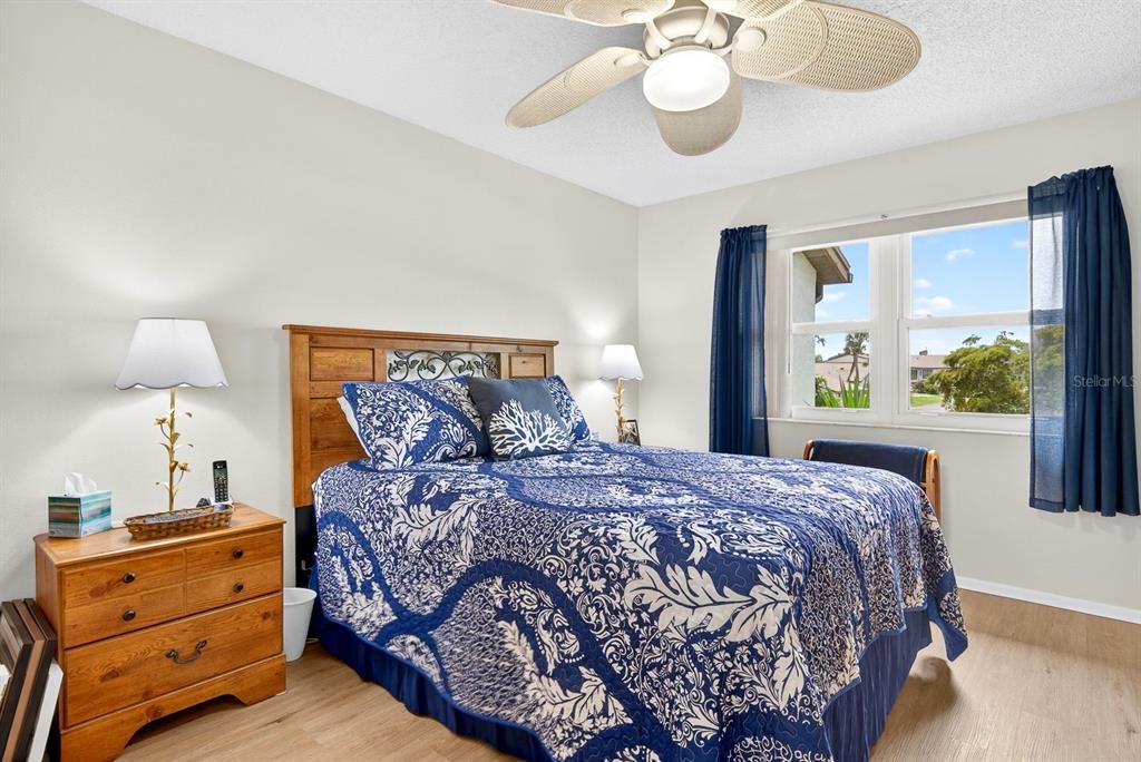 For Sale: $225,000 (2 beds, 2 baths, 1240 Square Feet)