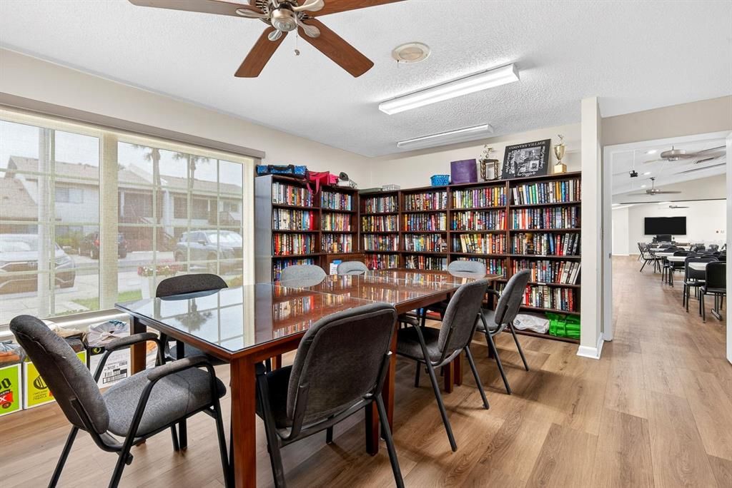 For Sale: $225,000 (2 beds, 2 baths, 1240 Square Feet)