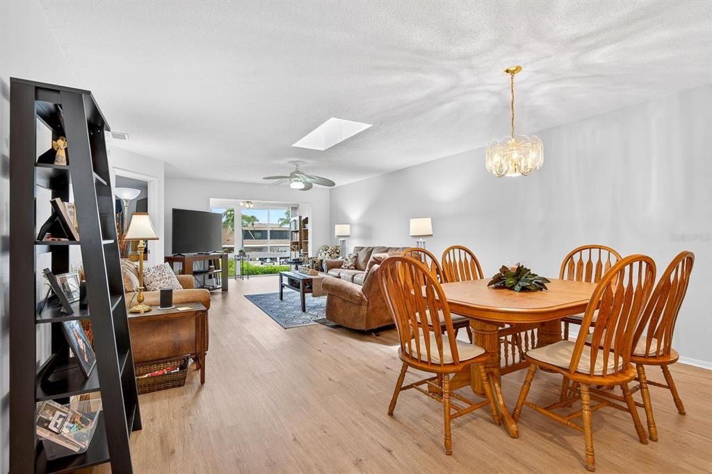For Sale: $225,000 (2 beds, 2 baths, 1240 Square Feet)