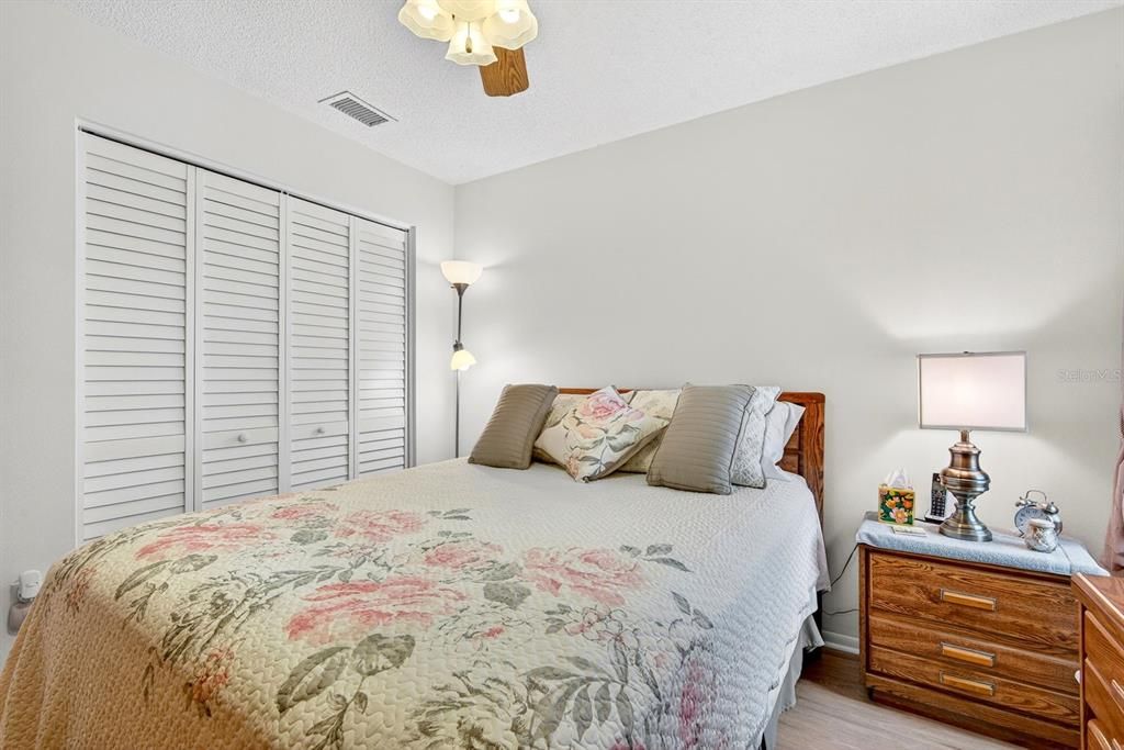 For Sale: $225,000 (2 beds, 2 baths, 1240 Square Feet)
