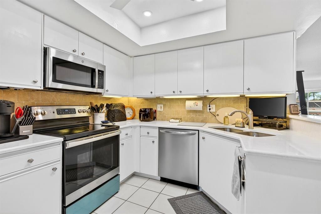 For Sale: $225,000 (2 beds, 2 baths, 1240 Square Feet)