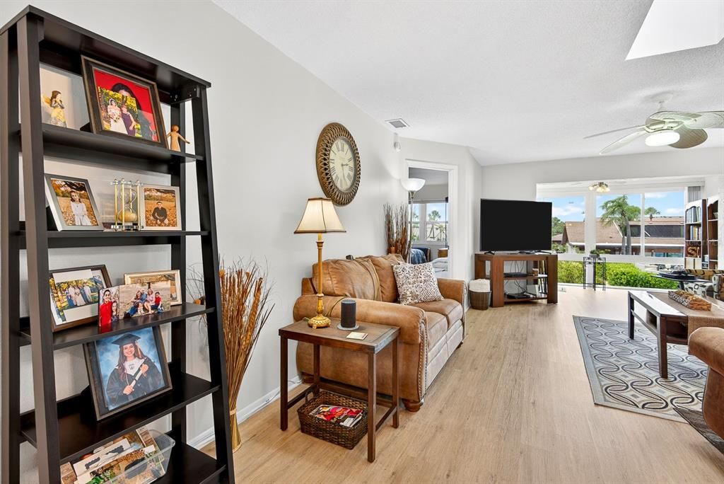 For Sale: $225,000 (2 beds, 2 baths, 1240 Square Feet)
