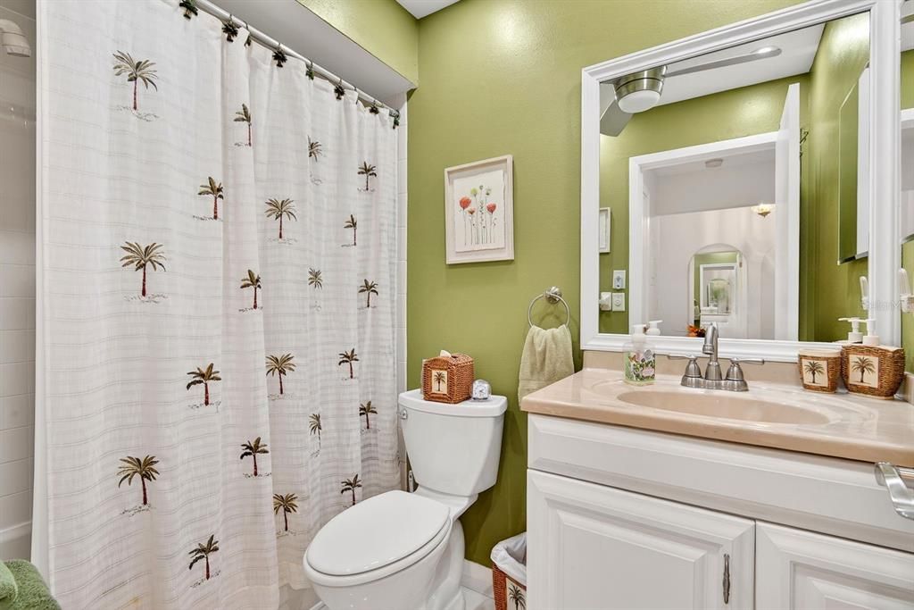 For Sale: $225,000 (2 beds, 2 baths, 1240 Square Feet)