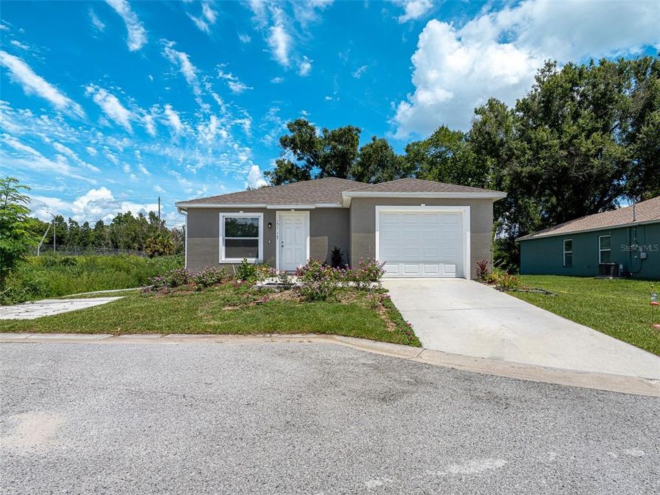 For Sale: $258,000 (3 beds, 2 baths, 1259 Square Feet)
