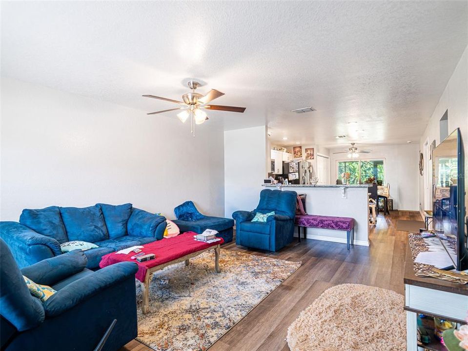 For Sale: $258,000 (3 beds, 2 baths, 1259 Square Feet)