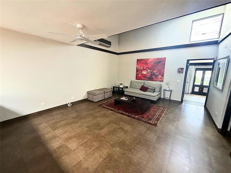 En Venta: $1,985,000 (3 camas, 4 baños, 3000 Pies cuadrados)