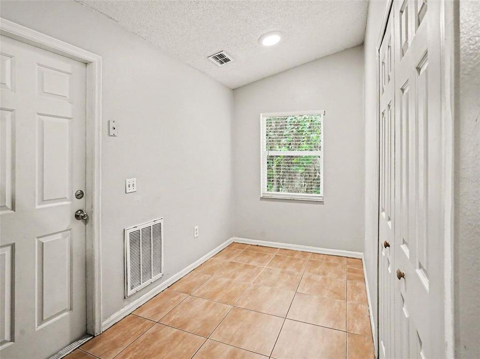 На продажу: $259,900 (3 спален, 2 ванн, 1023 Квадратных фут)