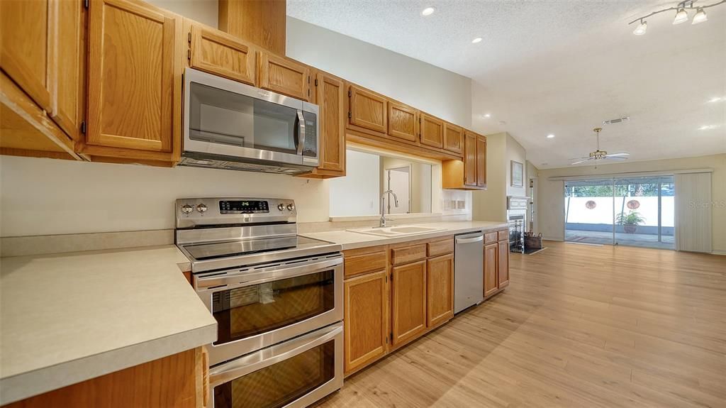 For Sale: $269,900 (3 beds, 2 baths, 1803 Square Feet)