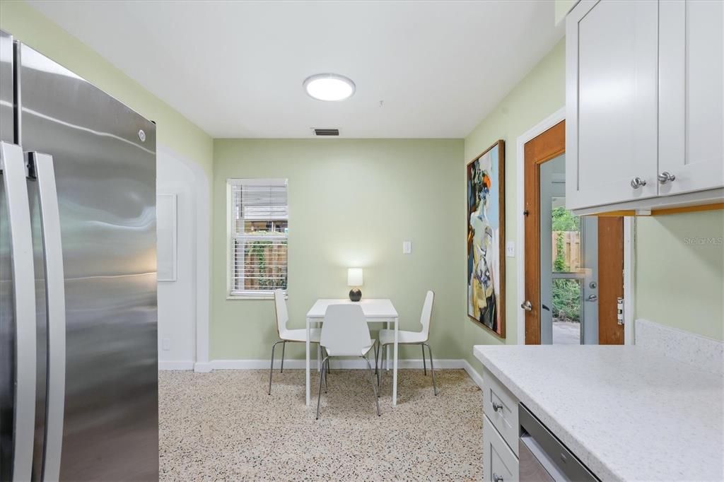 For Sale: $465,000 (2 beds, 1 baths, 856 Square Feet)
