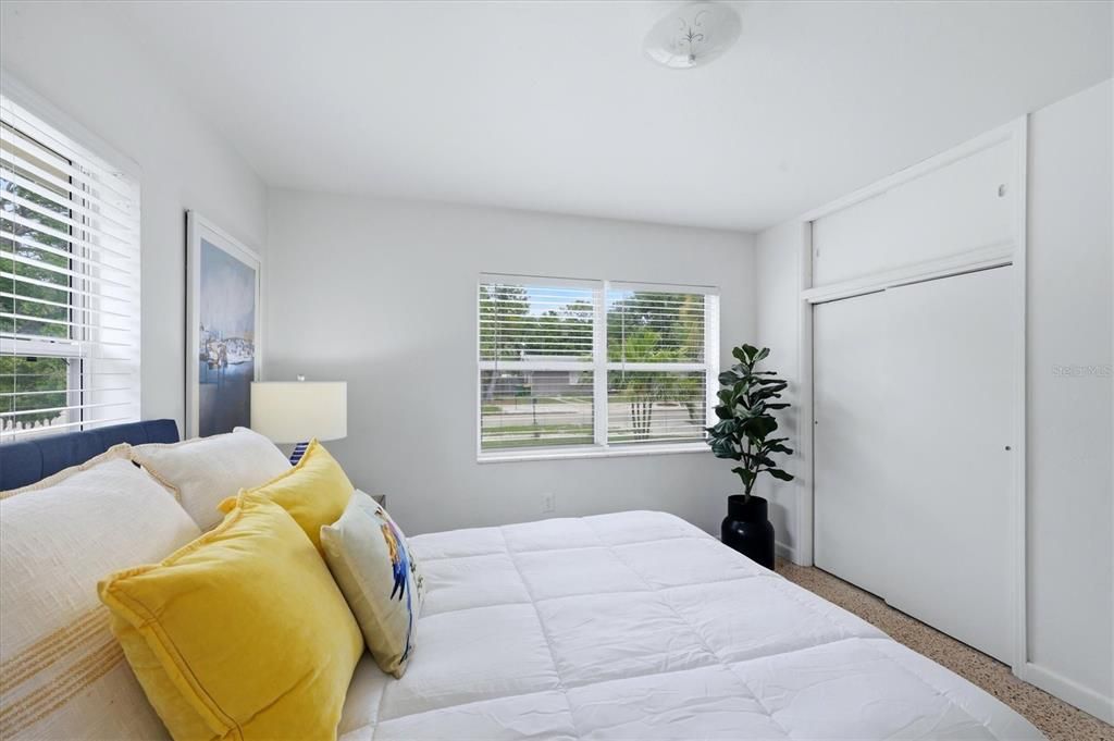For Sale: $465,000 (2 beds, 1 baths, 856 Square Feet)