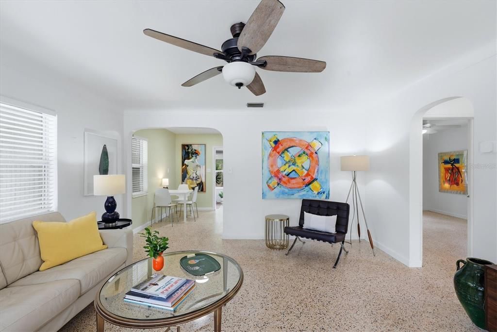 For Sale: $465,000 (2 beds, 1 baths, 856 Square Feet)