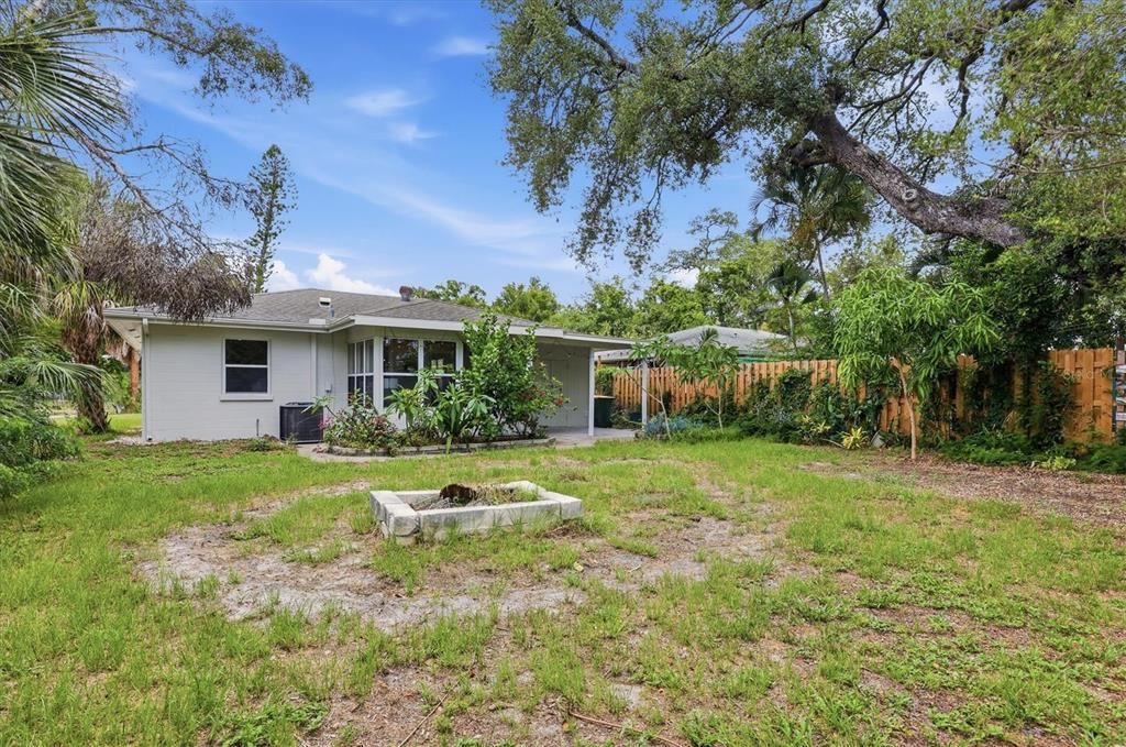For Sale: $465,000 (2 beds, 1 baths, 856 Square Feet)