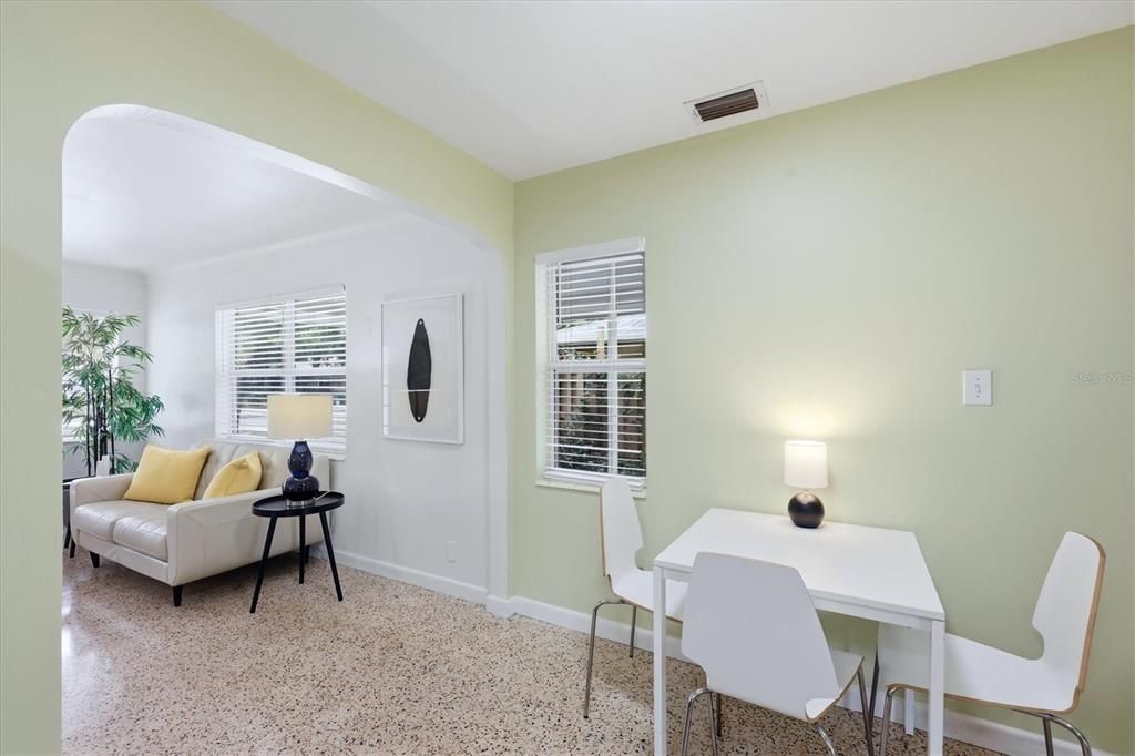 For Sale: $465,000 (2 beds, 1 baths, 856 Square Feet)