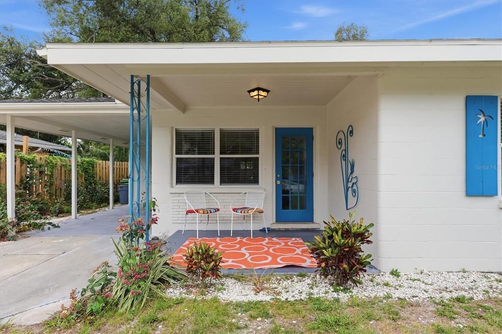 For Sale: $465,000 (2 beds, 1 baths, 856 Square Feet)