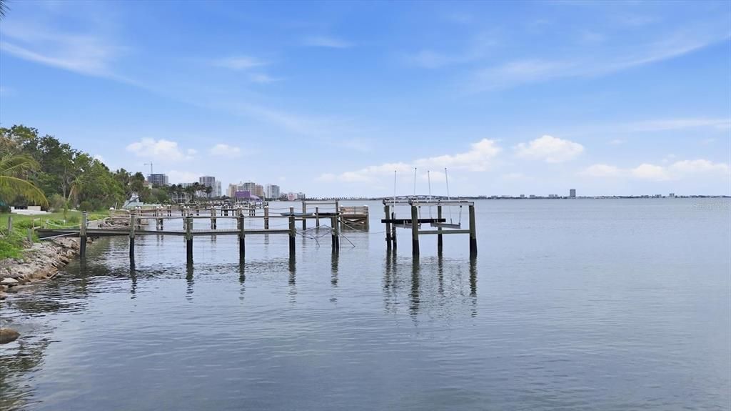 For Sale: $465,000 (2 beds, 1 baths, 856 Square Feet)