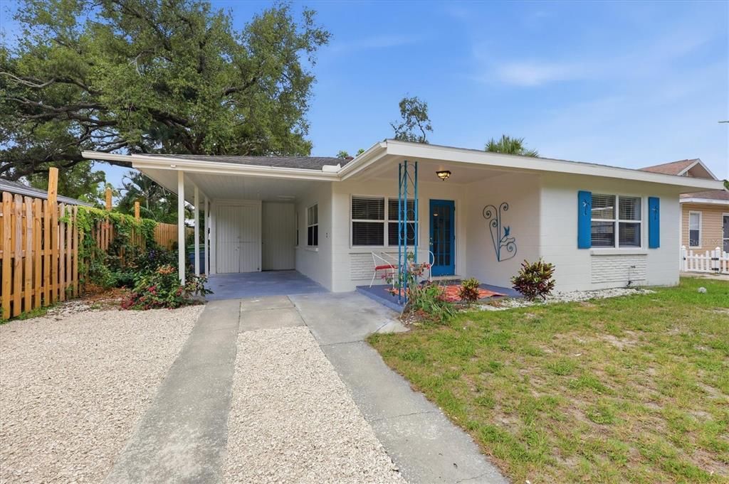 For Sale: $465,000 (2 beds, 1 baths, 856 Square Feet)