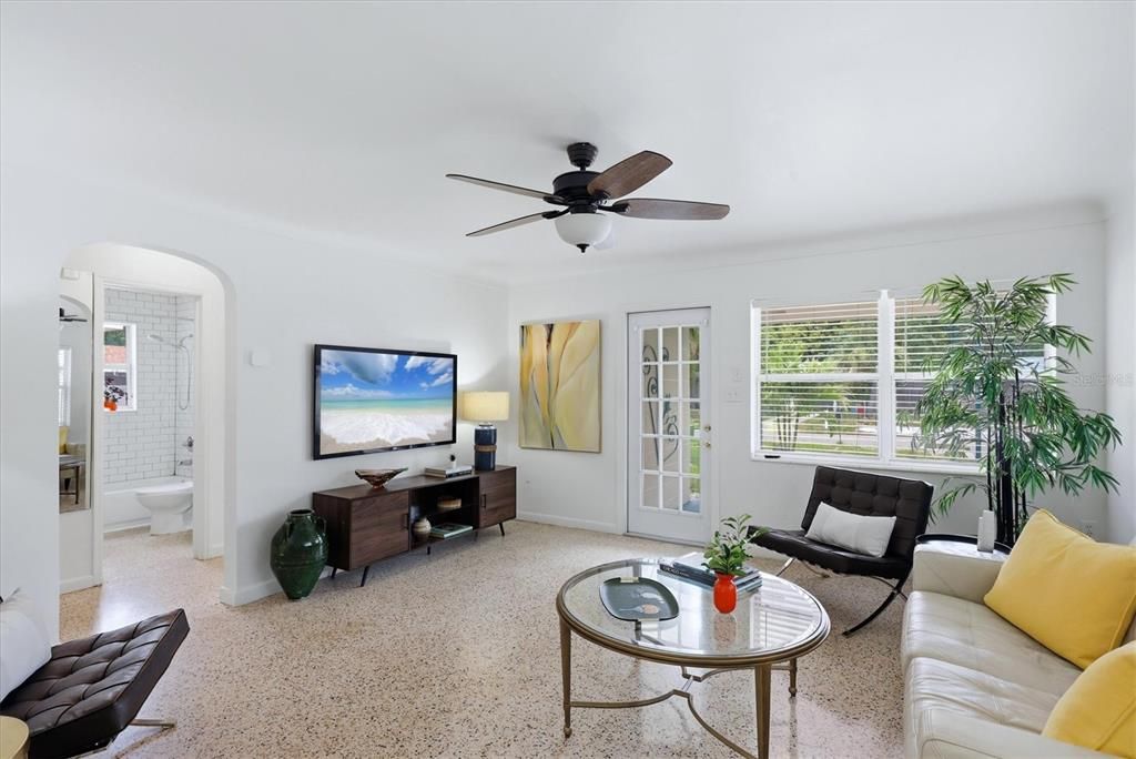 For Sale: $465,000 (2 beds, 1 baths, 856 Square Feet)