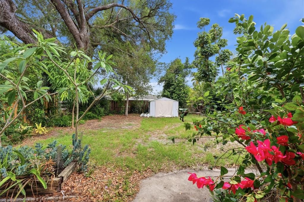 For Sale: $465,000 (2 beds, 1 baths, 856 Square Feet)