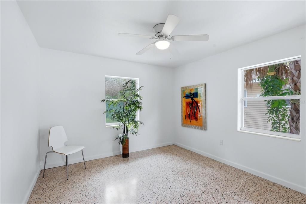 For Sale: $465,000 (2 beds, 1 baths, 856 Square Feet)