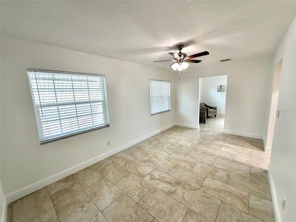 En Venta: $449,900 (3 camas, 2 baños, 1455 Pies cuadrados)