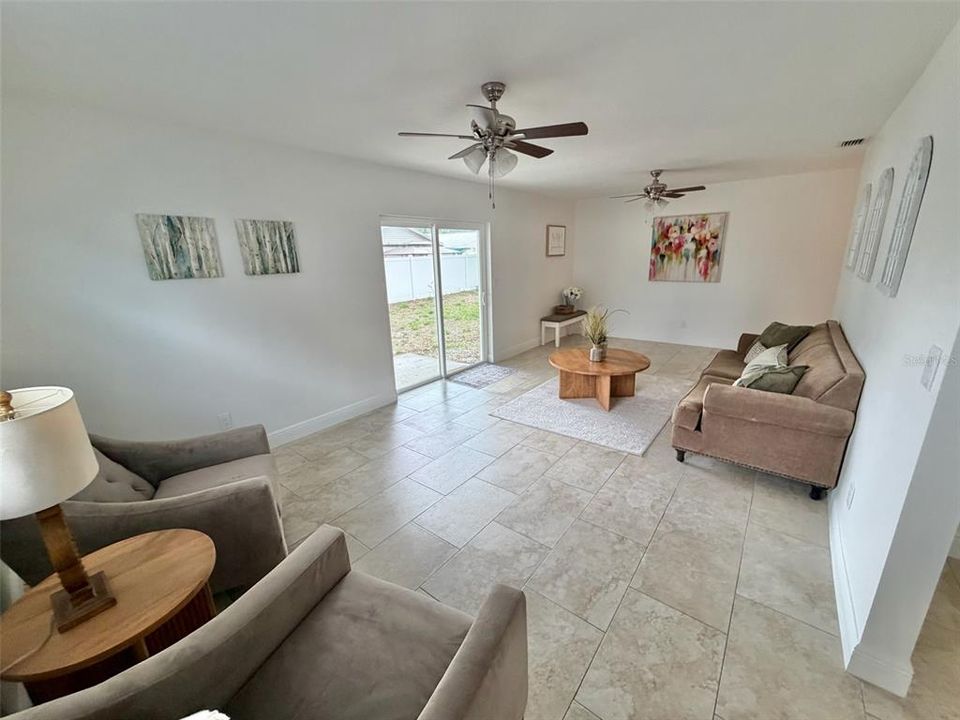 En Venta: $449,900 (3 camas, 2 baños, 1455 Pies cuadrados)