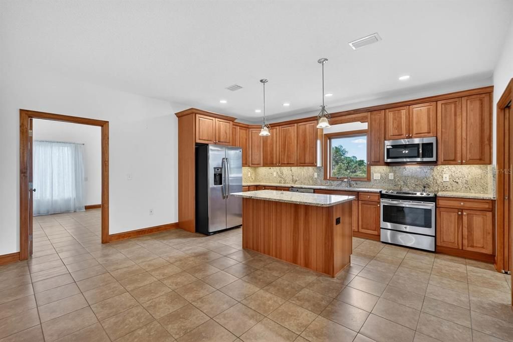 For Sale: $499,900 (3 beds, 2 baths, 2202 Square Feet)