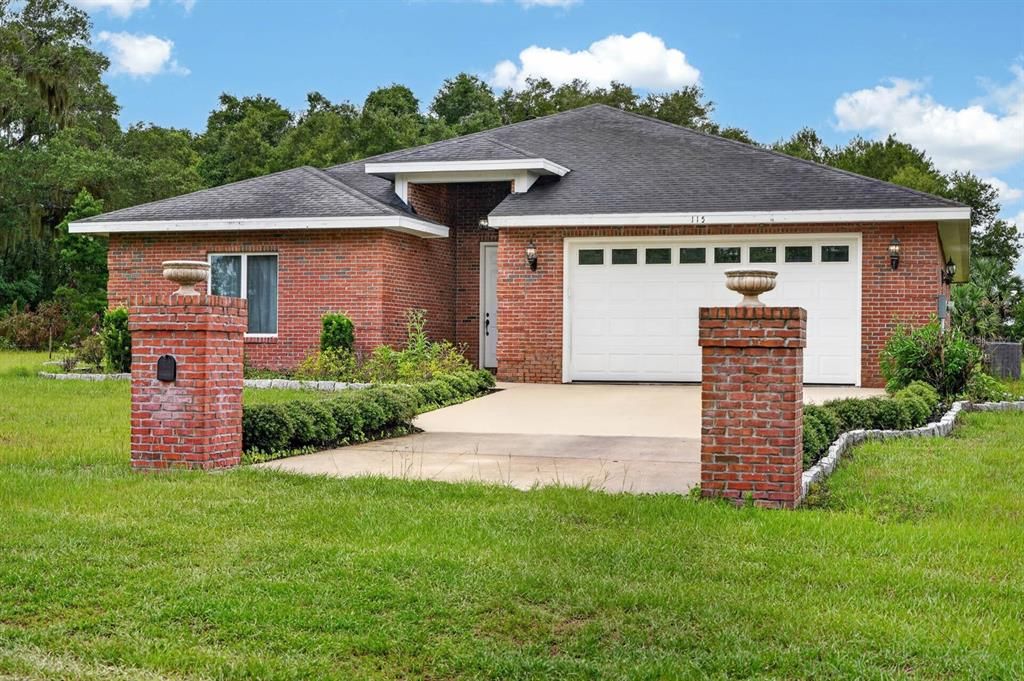 For Sale: $499,900 (3 beds, 2 baths, 2202 Square Feet)
