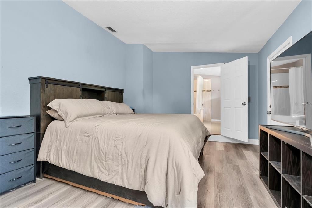 For Sale: $449,000 (4 beds, 3 baths, 1820 Square Feet)