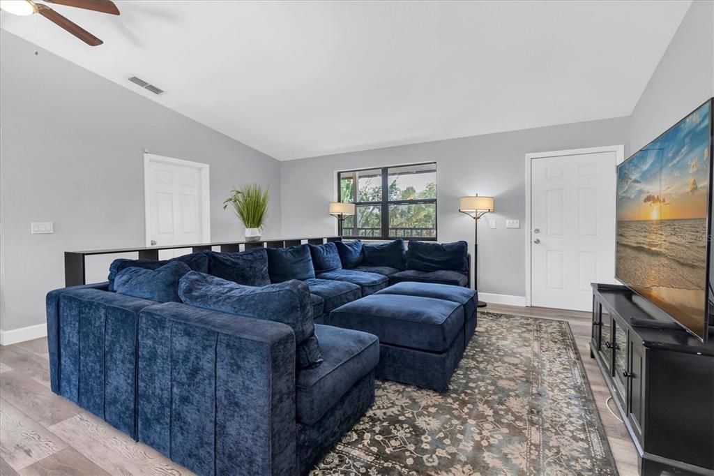 For Sale: $449,000 (4 beds, 3 baths, 1820 Square Feet)