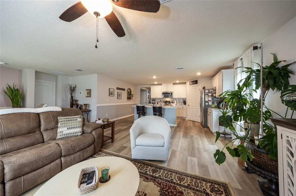 For Sale: $350,000 (4 beds, 2 baths, 1862 Square Feet)
