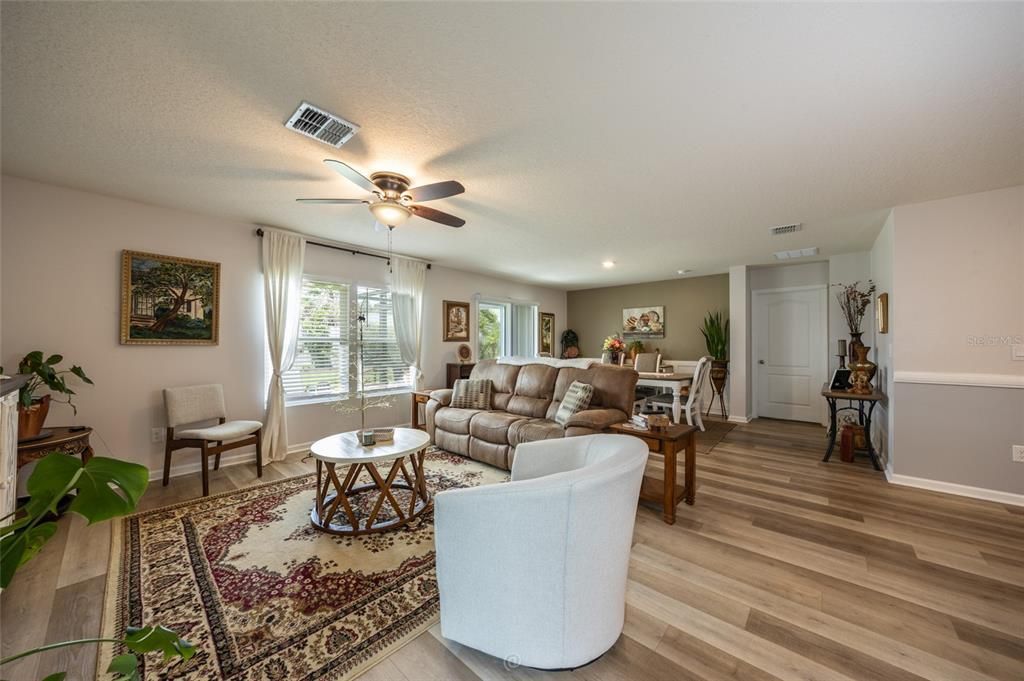 For Sale: $350,000 (4 beds, 2 baths, 1862 Square Feet)