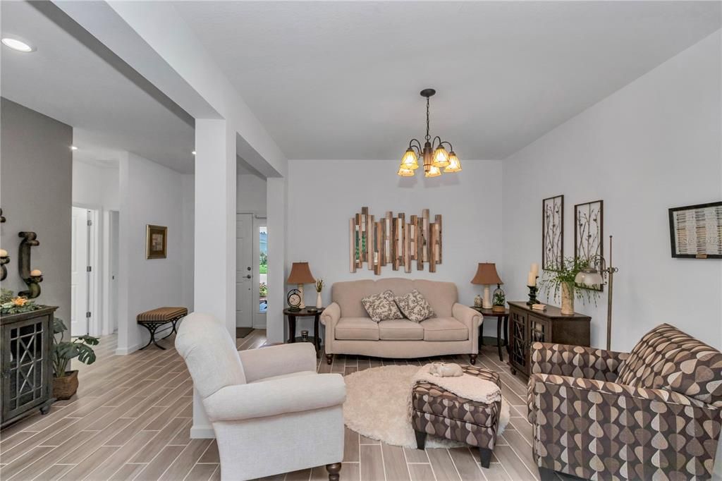 En Venta: $400,000 (4 camas, 2 baños, 2292 Pies cuadrados)