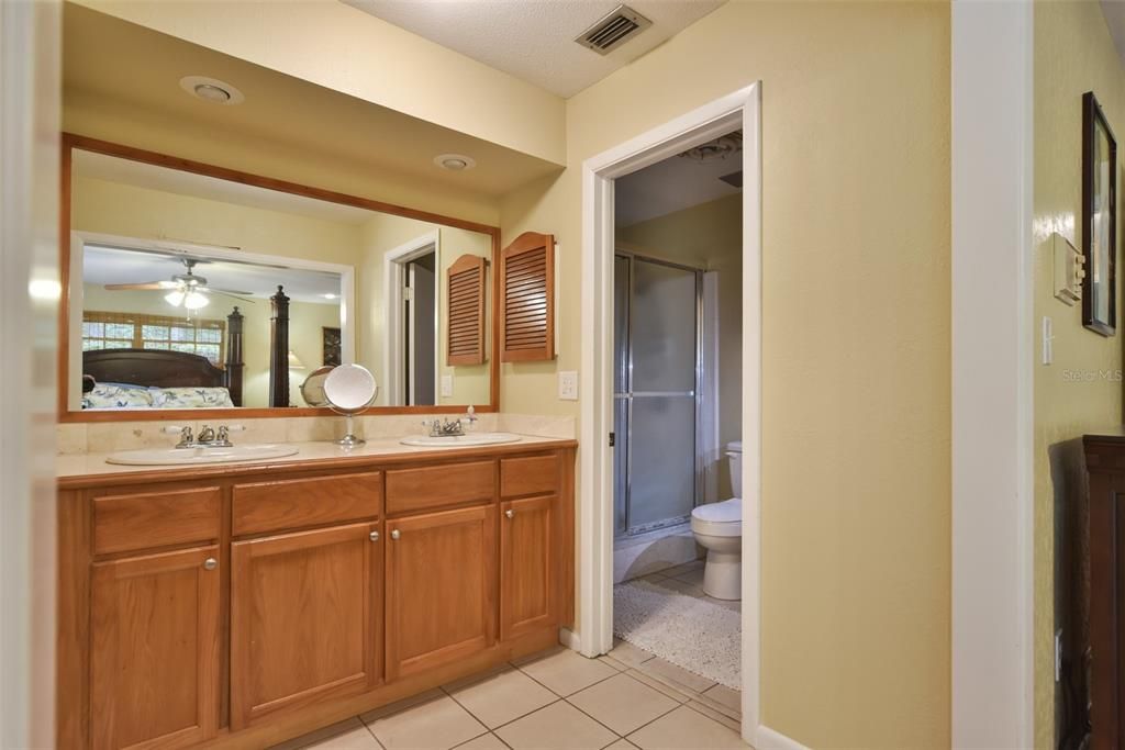 En Venta: $454,900 (4 camas, 2 baños, 2592 Pies cuadrados)