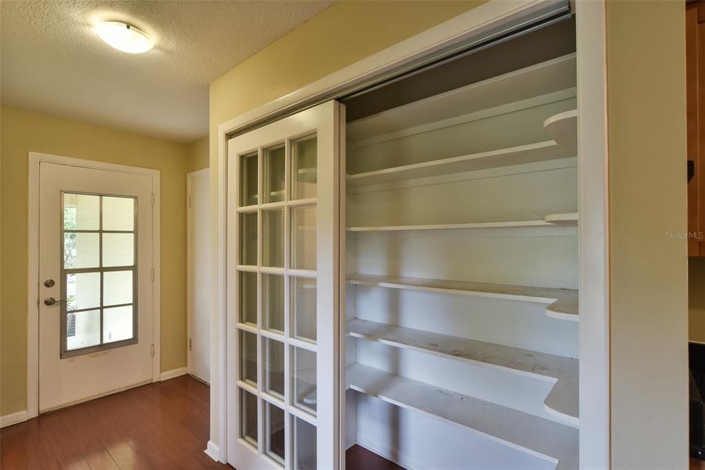 En Venta: $454,900 (4 camas, 2 baños, 2592 Pies cuadrados)