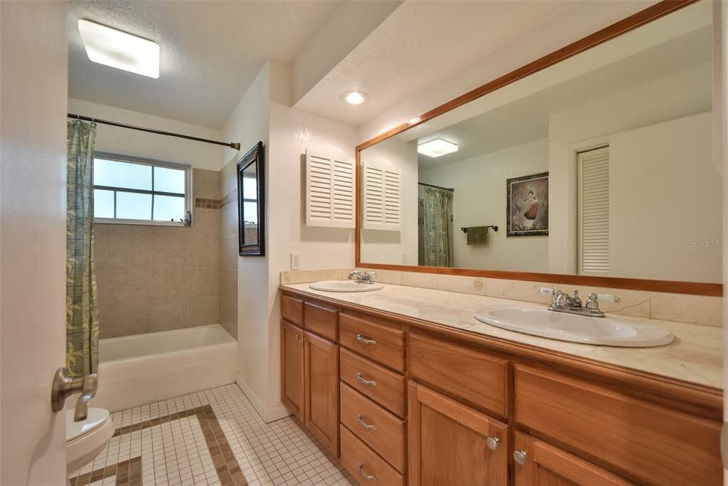 En Venta: $454,900 (4 camas, 2 baños, 2592 Pies cuadrados)