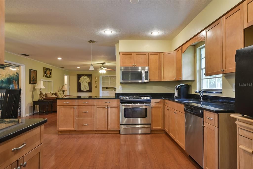 En Venta: $454,900 (4 camas, 2 baños, 2592 Pies cuadrados)