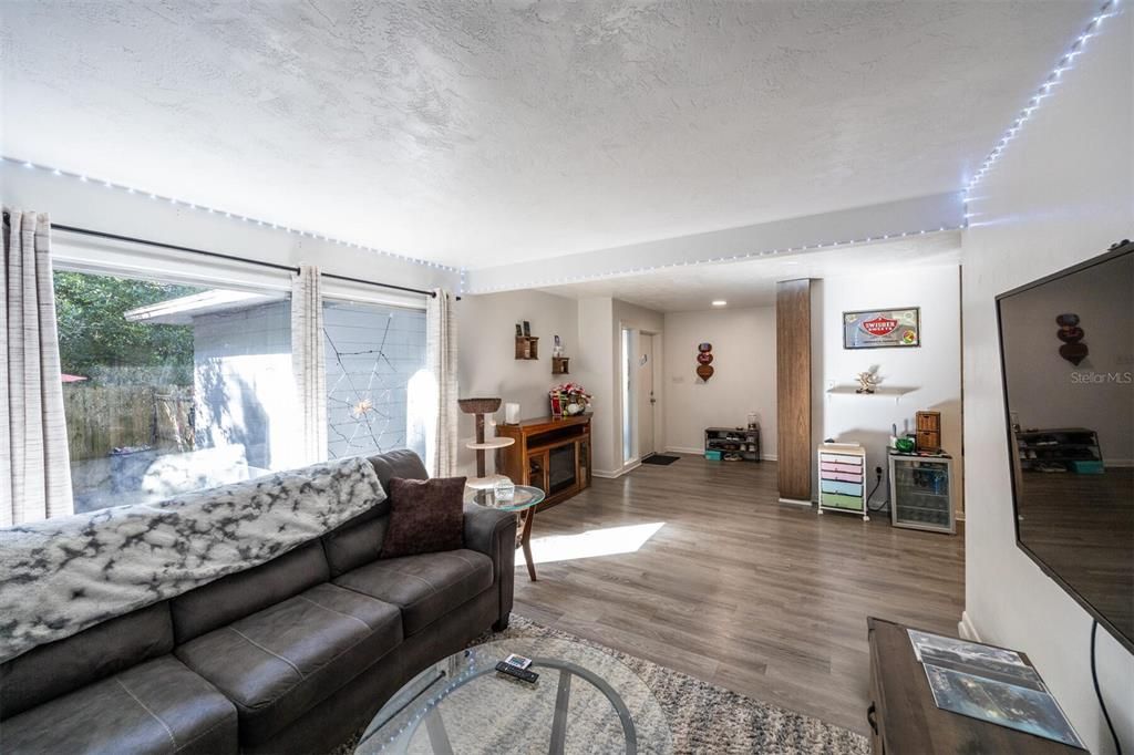 For Rent: $2,200 (3 beds, 2 baths, 1337 Square Feet)