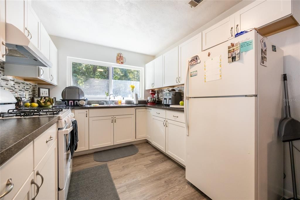 For Rent: $2,200 (3 beds, 2 baths, 1337 Square Feet)