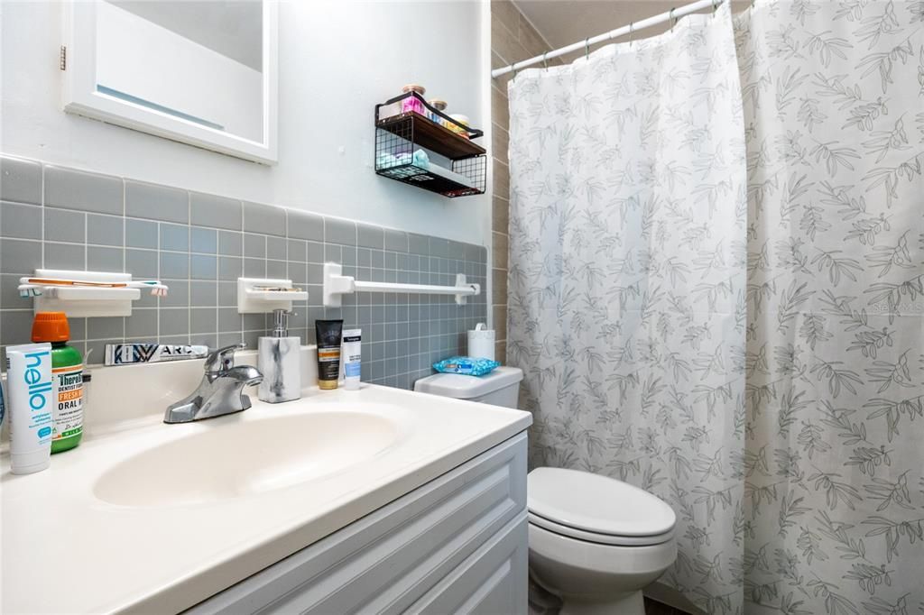 For Rent: $2,200 (3 beds, 2 baths, 1337 Square Feet)