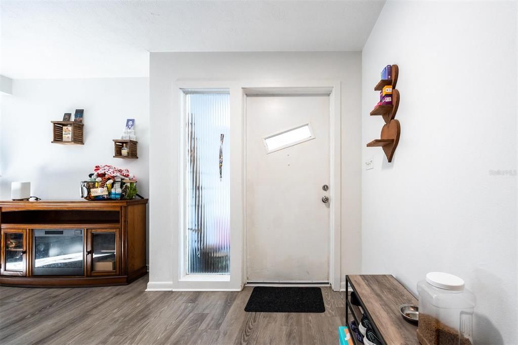 For Rent: $2,200 (3 beds, 2 baths, 1337 Square Feet)