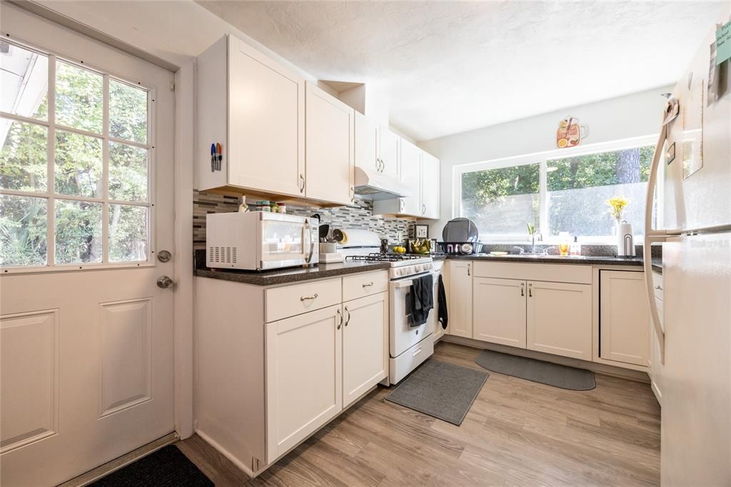 For Rent: $2,200 (3 beds, 2 baths, 1337 Square Feet)