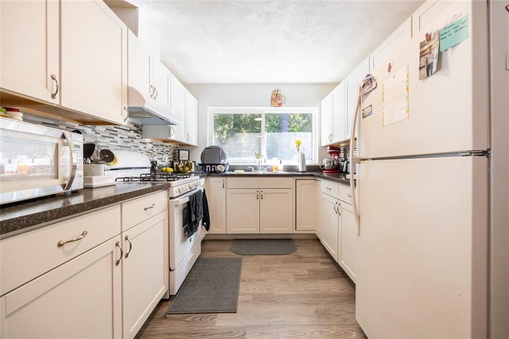 For Rent: $2,200 (3 beds, 2 baths, 1337 Square Feet)