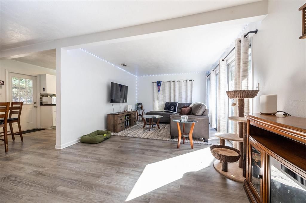 For Rent: $2,200 (3 beds, 2 baths, 1337 Square Feet)