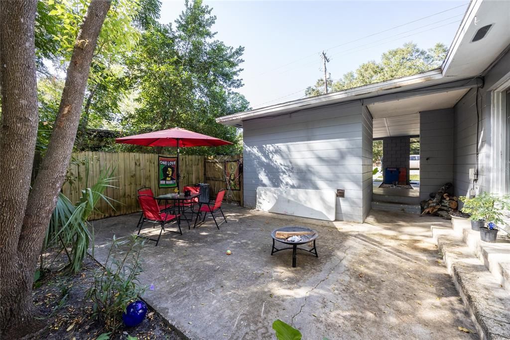 For Rent: $2,200 (3 beds, 2 baths, 1337 Square Feet)