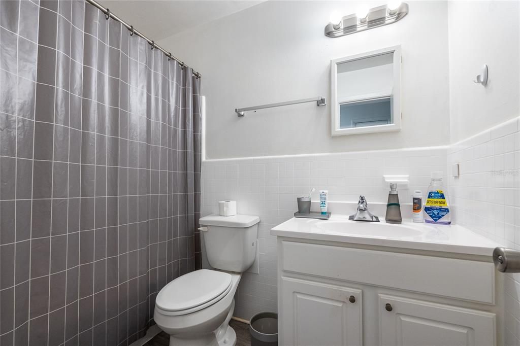 For Rent: $2,200 (3 beds, 2 baths, 1337 Square Feet)