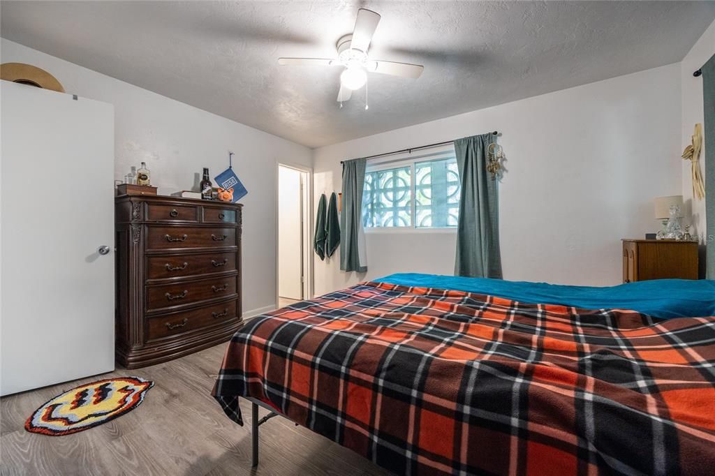 For Rent: $2,200 (3 beds, 2 baths, 1337 Square Feet)