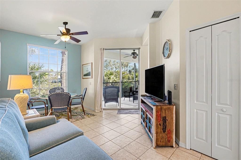 For Sale: $365,000 (3 beds, 2 baths, 1863 Square Feet)