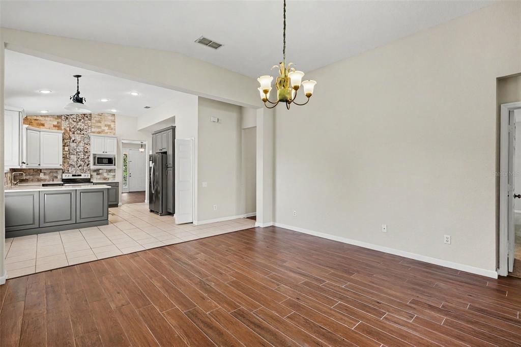 For Sale: $349,900 (3 beds, 2 baths, 1869 Square Feet)