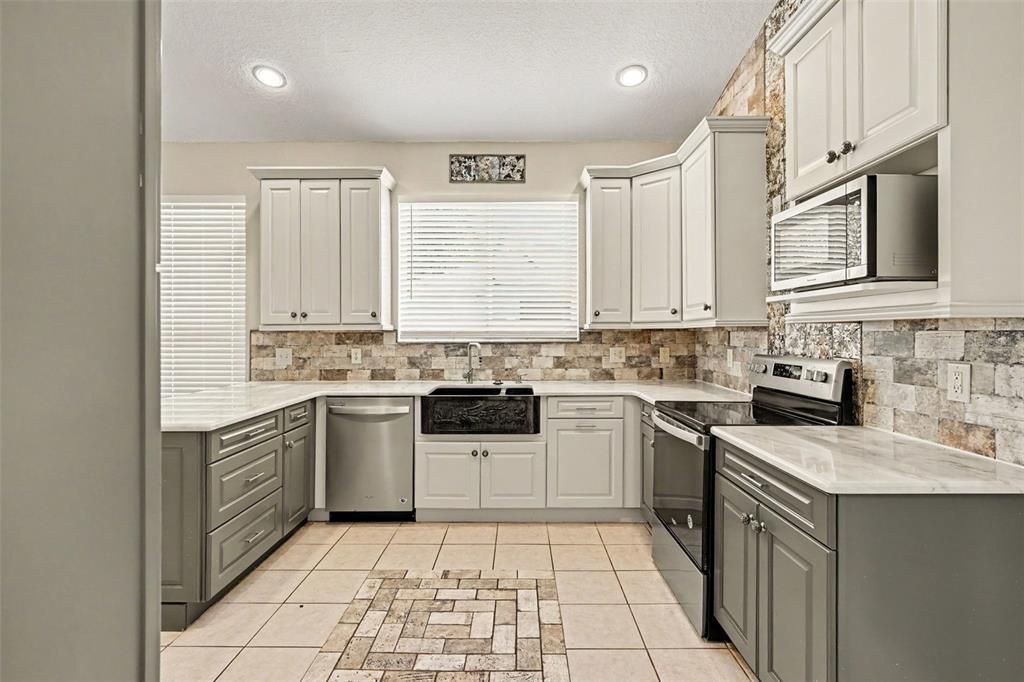 For Sale: $349,900 (3 beds, 2 baths, 1869 Square Feet)
